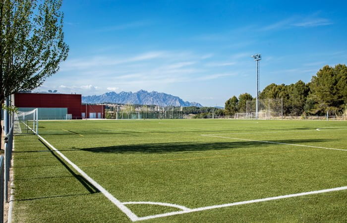 AGORA Barcelona Campo Futbol for Football Program Supports Ambitious Students